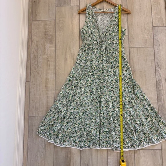 Max Studio midi dress in the floral print, Size M, 100% rayon fabric. - Picture 6 of 10